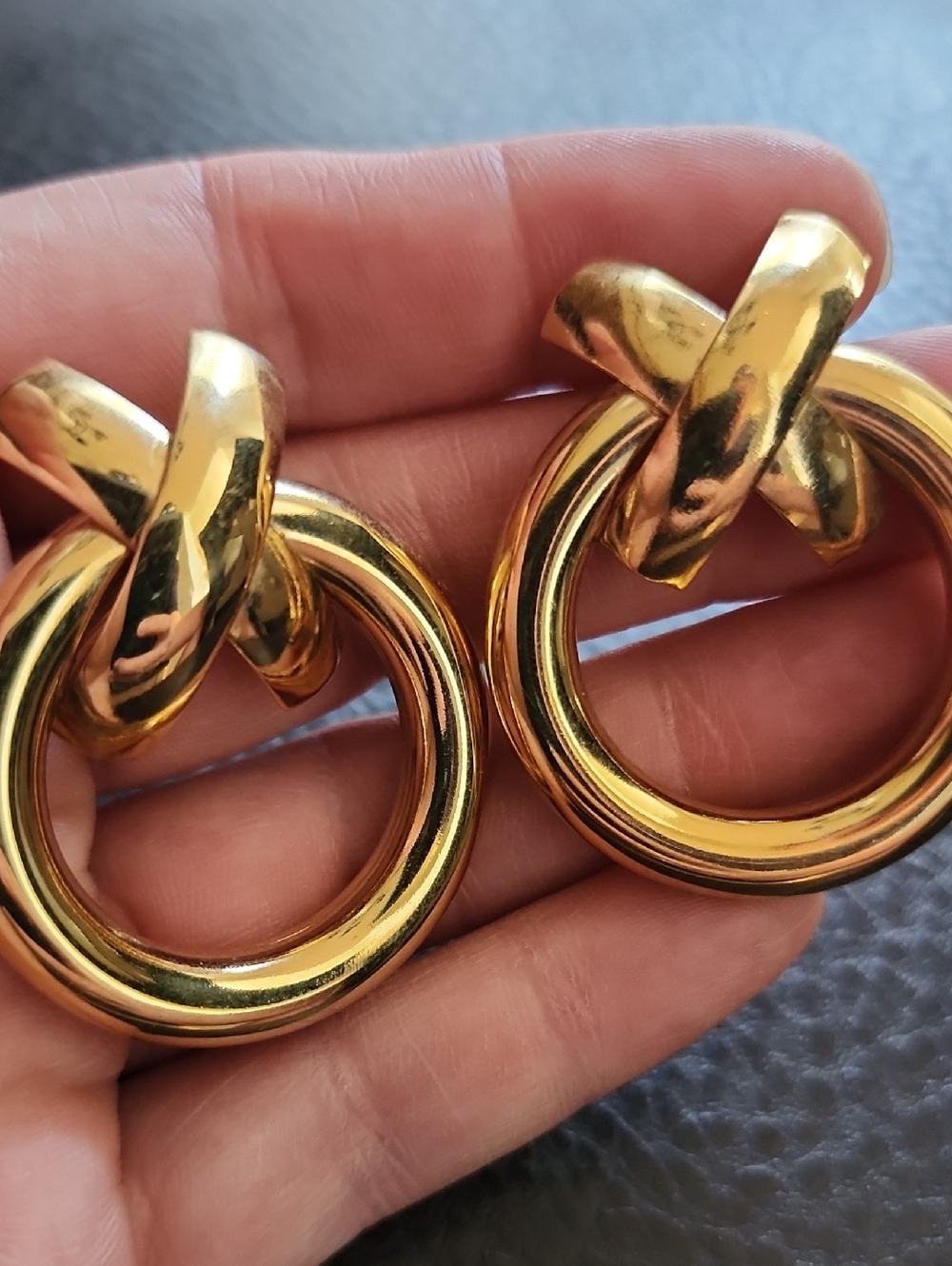 VTG Gold-Tone Interlocking Hoop Earrings - Women Jewelry - Picture 5 of 8